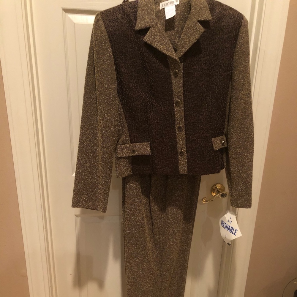 Women’s never worn suit